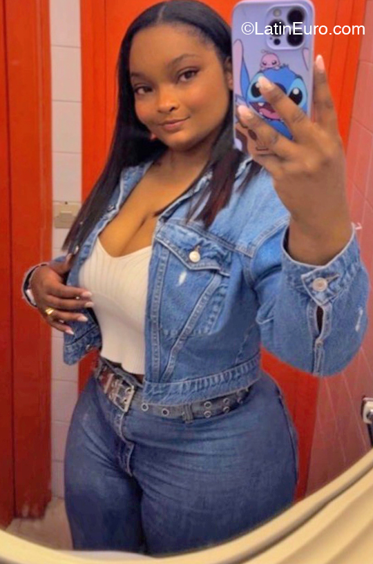Date this good-looking Andorra girl Angie from Andorra AD47