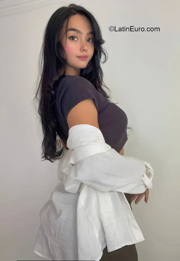 Date this funny Colombia girl Valentina from Cali CO32199