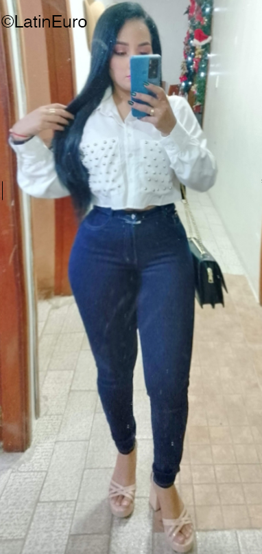Date this happy Colombia girl Jezebel from Cartagena CO32200