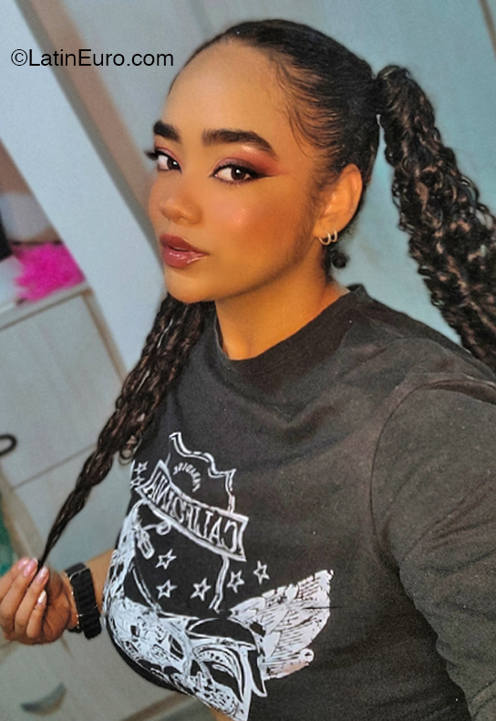 Date this hard body Colombia girl Leidy from  CO32203