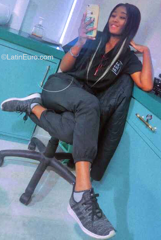 Date this hot Dominican Republic girl Karla from Santo Domingo DO43190