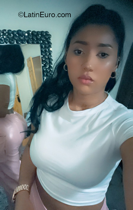 Date this attractive United States girl Cris from New York US22095