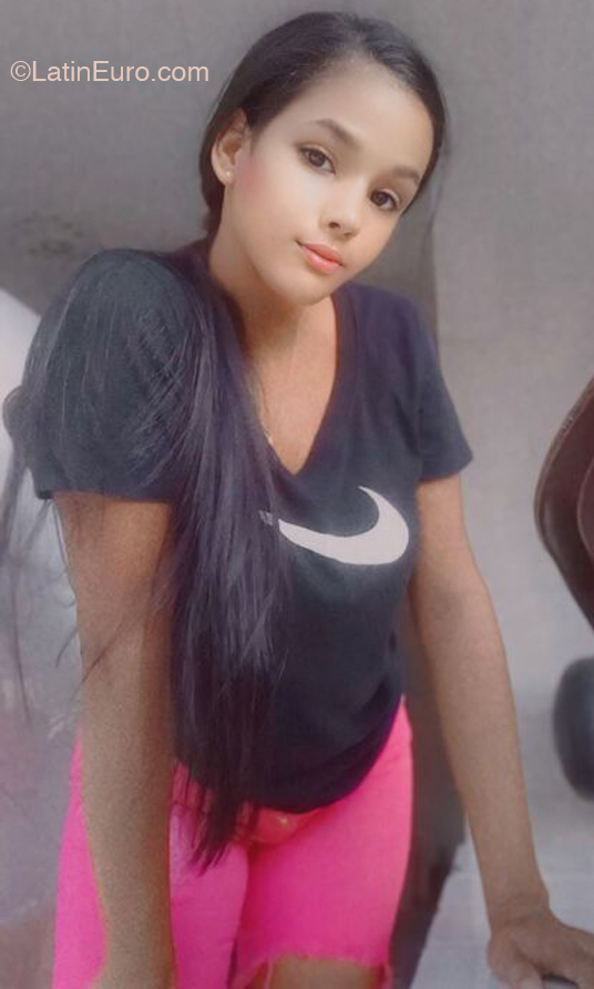 Date this attractive Dominican Republic girl Lisanna from Santiago DO43934