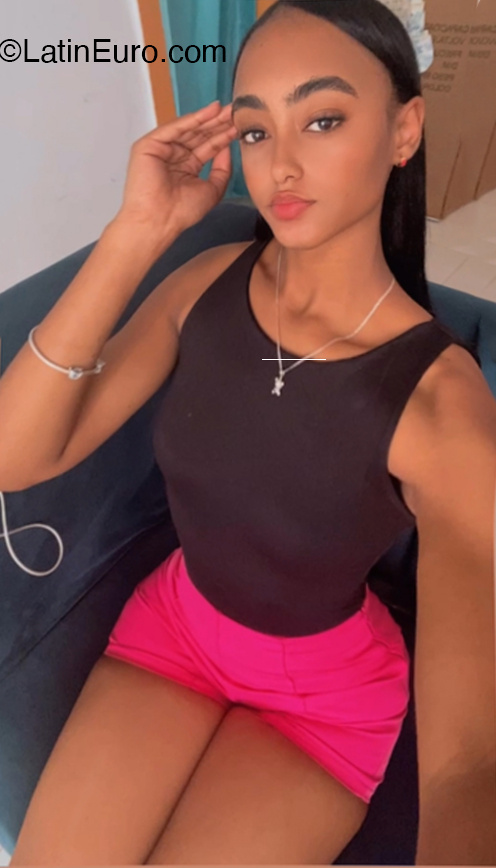 Date this athletic United States girl Estefanym000 from  US22188