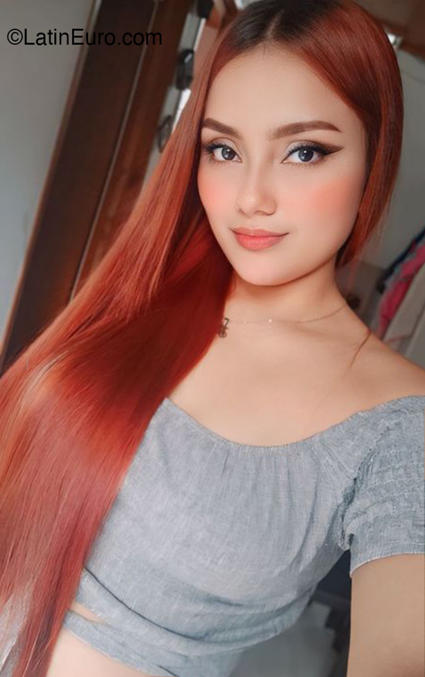 Date this tall Colombia girl Yerli from Bogota CO32326