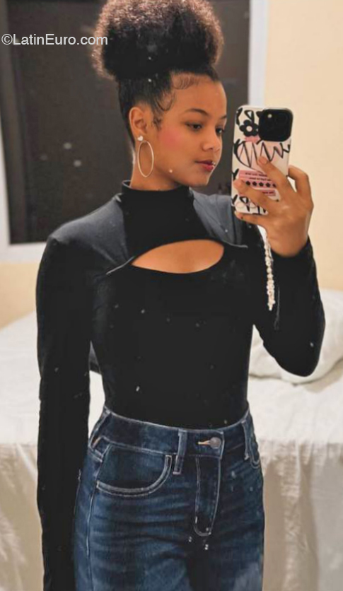Date this young Dominican Republic girl Kihandra from Santo Domingo DO45363