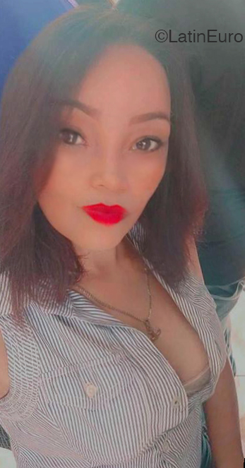Date this sultry Dominican Republic girl Yessi from Azua DO46008