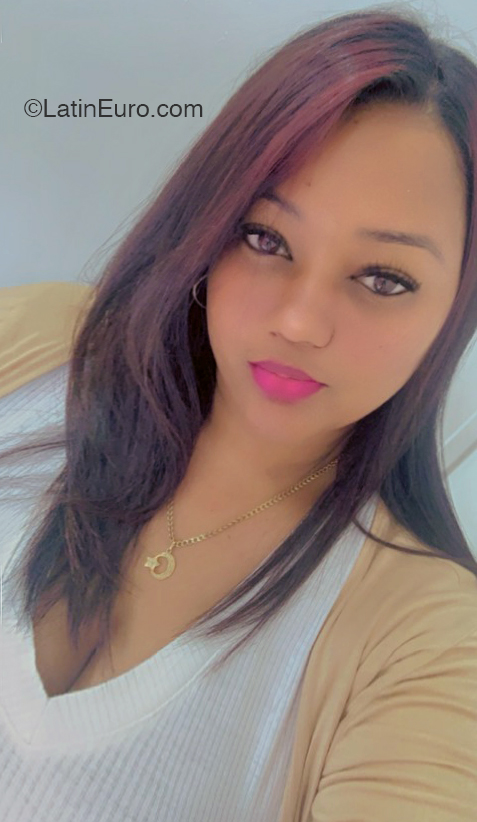 Date this pretty Dominican Republic girl Scarlen from Santo Domingo DO46059
