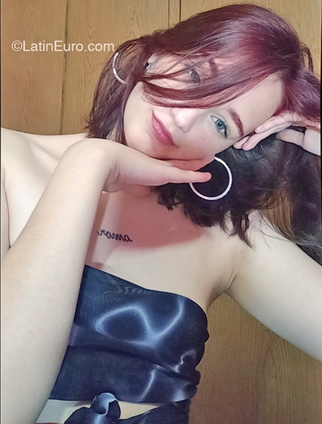 Date this fun Bahamas girl Vik from  AR919