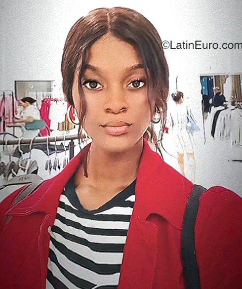 Date this fun Dominican Republic girl Kitty from Santo Domingo DO46394