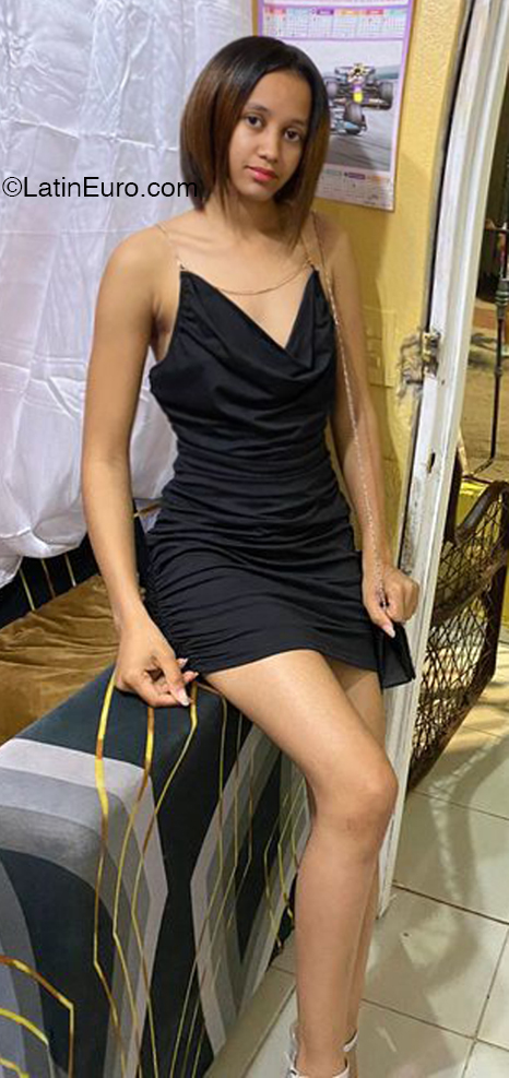 Date this hard body Dominican Republic girl Arlin from Santo Domingo DO46408