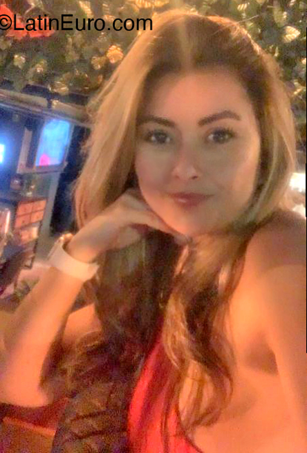 Date this tall Colombia girl Maria from Bogota CO32471