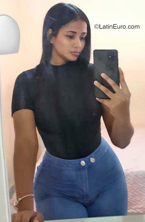 Date this fun United States girl Angela from Santo Domigno DO46647