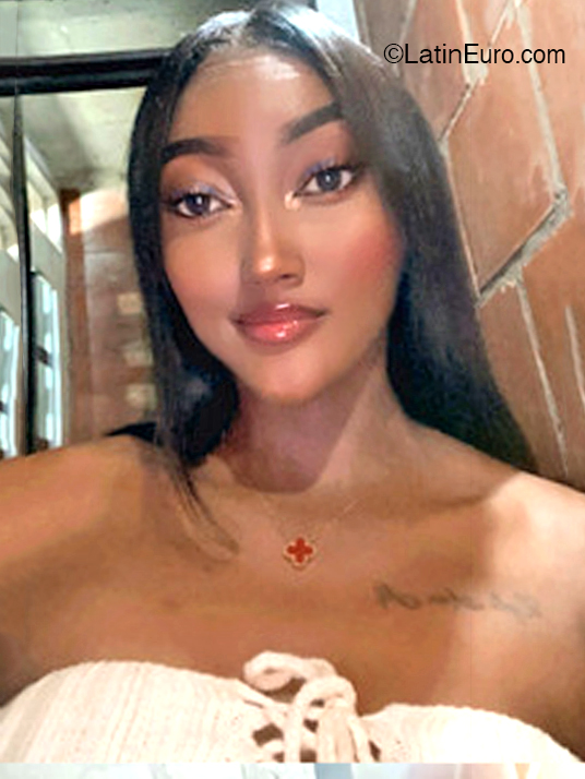 Date this beautiful Colombia girl Indira from Cali CO32545