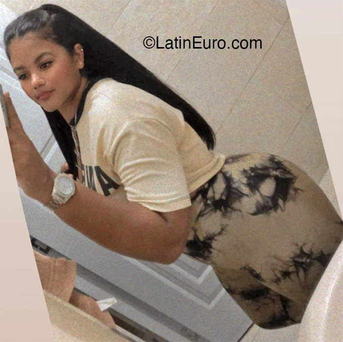 Date this hot Dominican Republic girl Vianny from Santigo DO47205