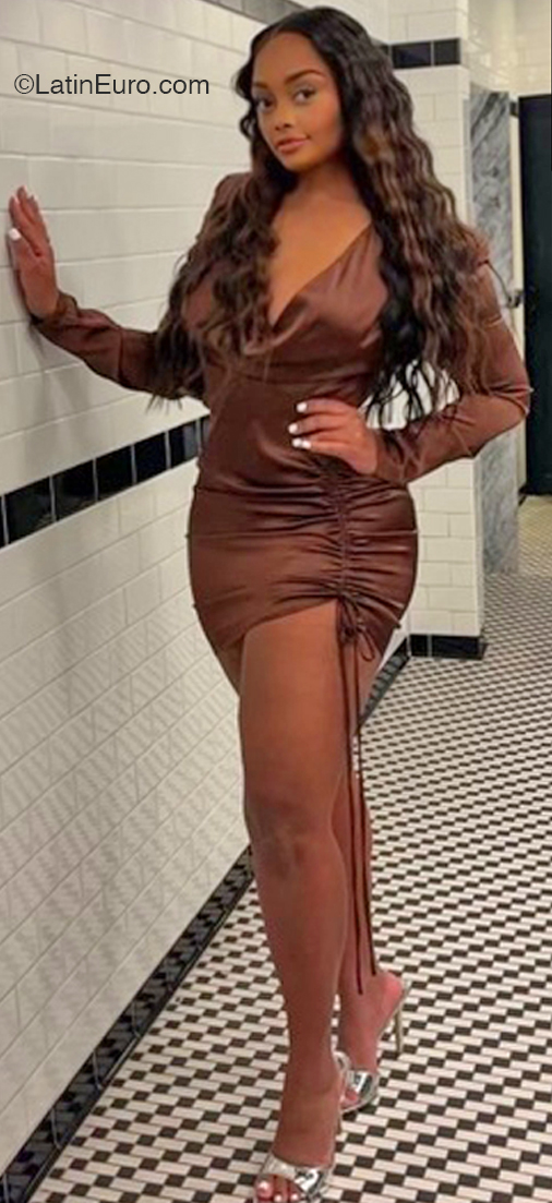Date this foxy Dominican Republic girl Melissa from Santo Domingo DO47213