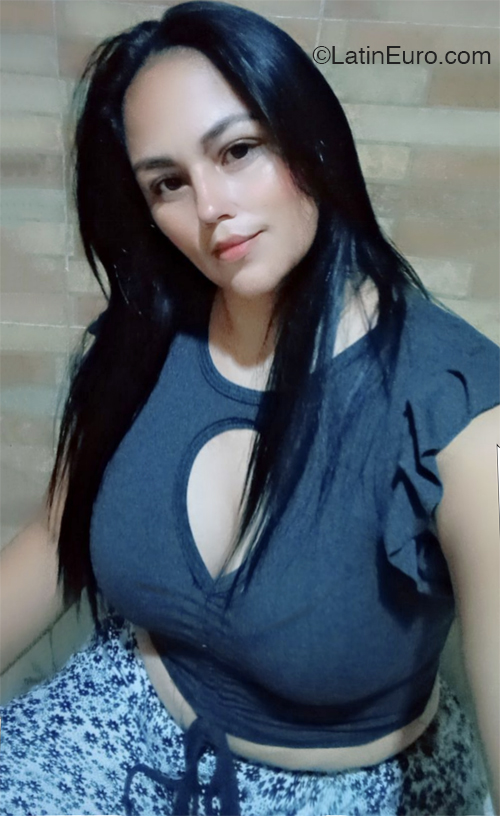 Date this beautiful Venezuela girl Yamileth from Valencia VE4567