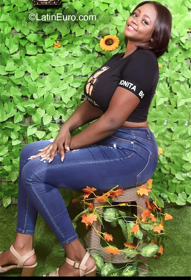 Date this beautiful Dominican Republic girl Diana Celedonio from Santo Domingo DO47354