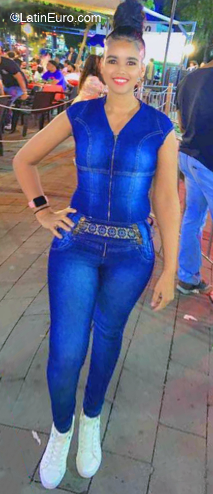 Date this pretty Dominican Republic girl Mara from Santo Domingo DO47607