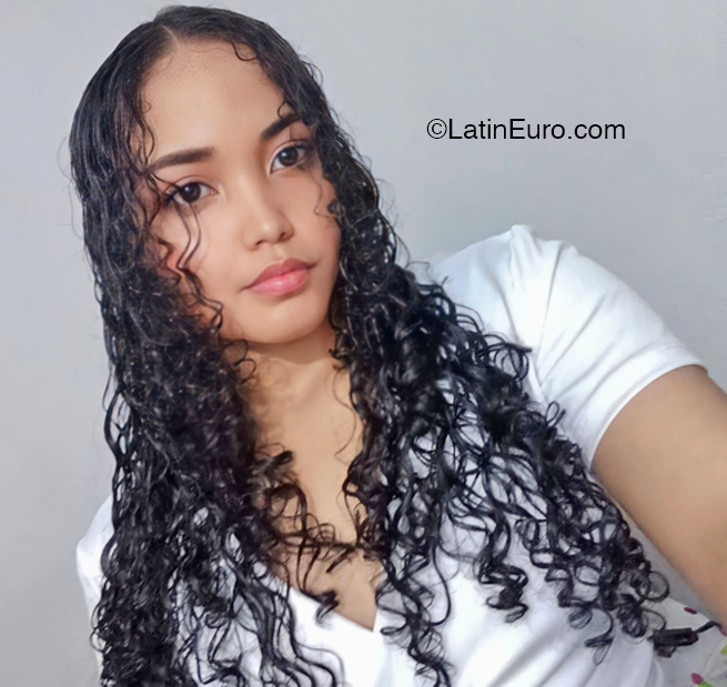 Date this athletic Colombia girl Maria from Medellin CO32576