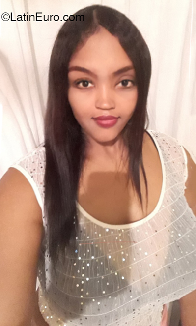 Date this hot Dominican Republic girl Felidenia from Santo Domingo DO47623