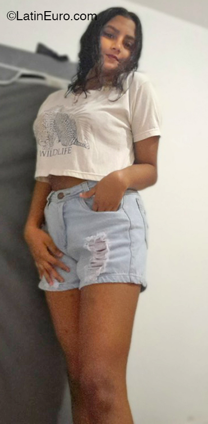 Date this hard body Colombia girl Fernanda from Bogota CO32579