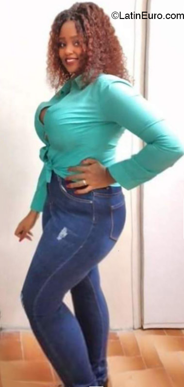 Date this good-looking Guadeloupe girl Diana from Le Gosier GP26