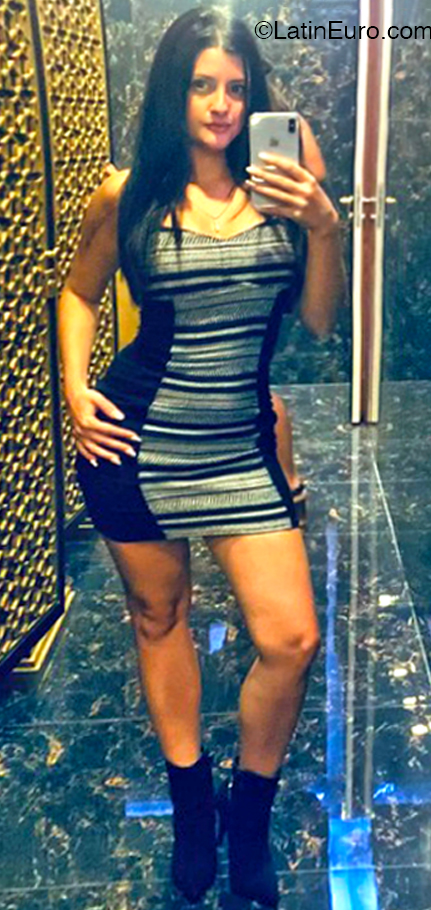 Date this attractive Argentina girl Agatha8 from Buenos Aires AR943