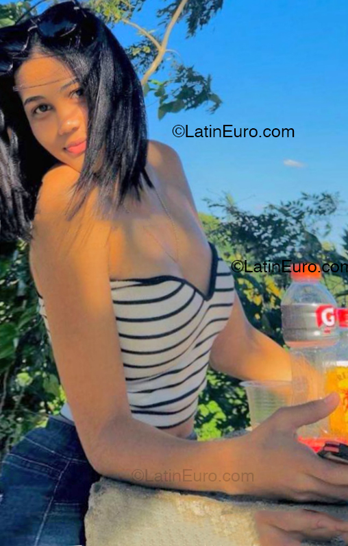 Date this fun United States girl Mia from Santiago De Los Caballeros DO52016