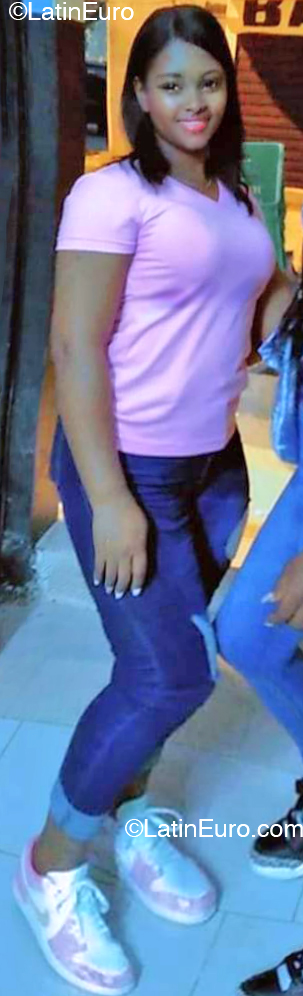 Date this good-looking Dominican Republic girl Anayris from Santo Domingo DO52425