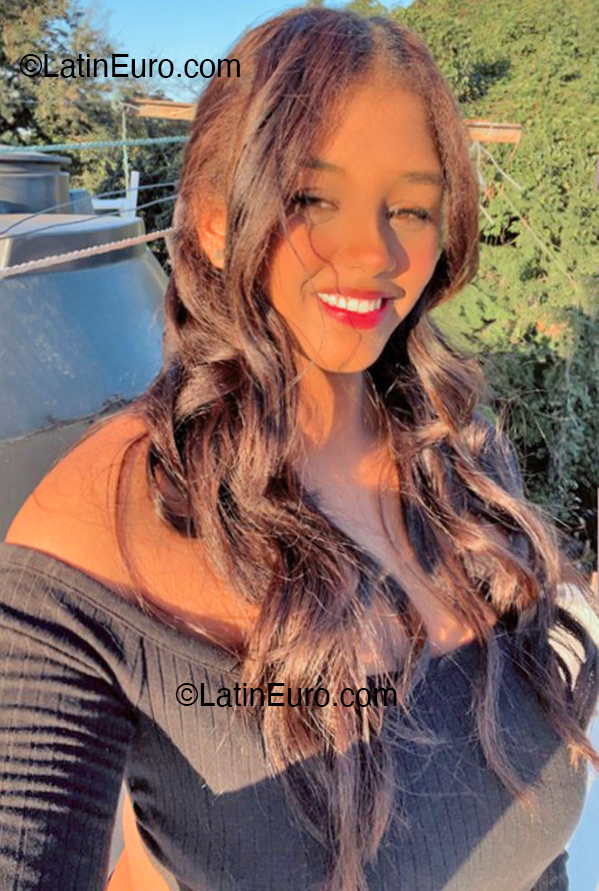 Date this sensual Dominican Republic girl Danyelis from Santo Domingo DO52649