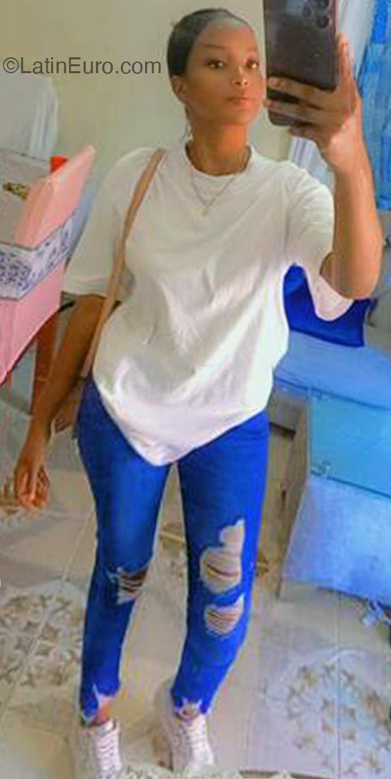 Date this georgeous Dominican Republic girl Adana from Santo Domingo DO52827