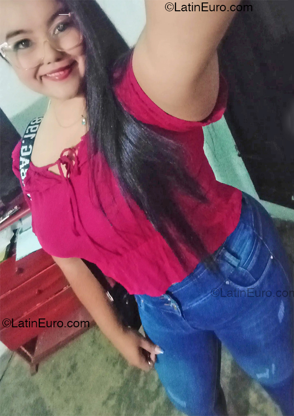 Date this good-looking Venezuela girl Genesis from Barinas VE4975