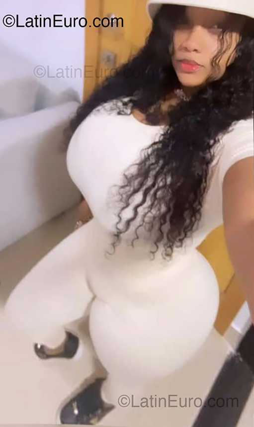 Date this foxy Dominican Republic girl Lirs from Santo Domingo DO53250