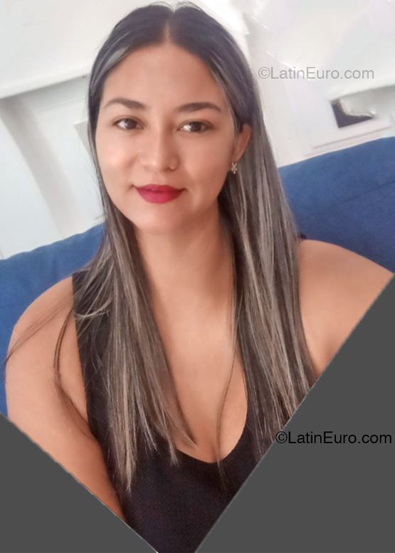 Date this beautiful Venezuela girl Mariannis from Guayana VE4987
