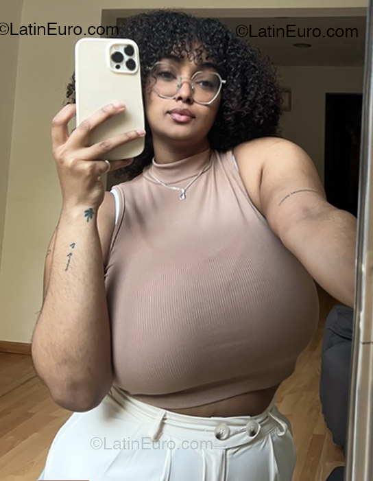 Date this happy Spain girl Anglica from Lleida ES865