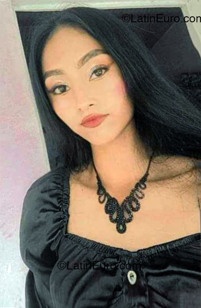 Date this cute Mexico girl Elizabeth from Cancun MX2737
