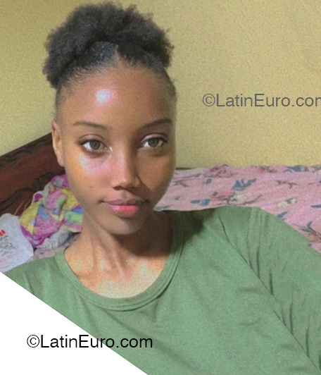 Date this hot Dominican Republic girl Yinia from La Romana DO53577