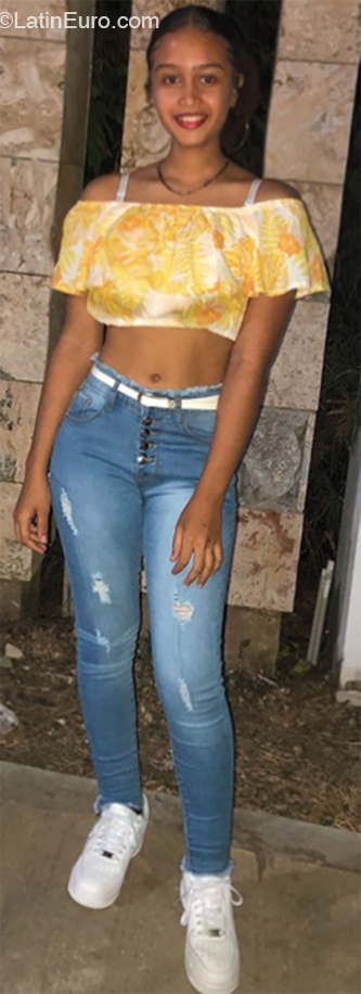 Date this cute Dominican Republic girl Alainy from Santo Domingo DO53586