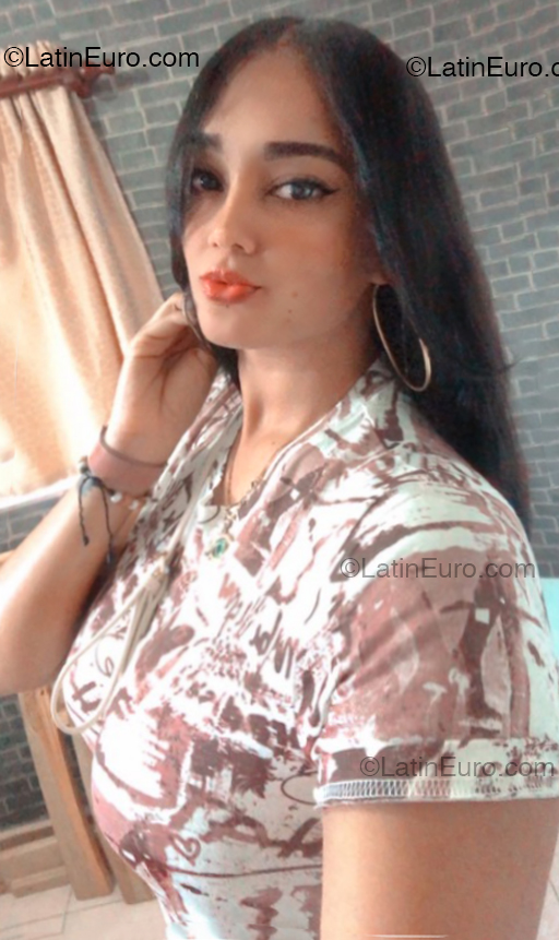 Date this georgeous Dominican Republic girl Lisbeth from Santo Domingo DO53705
