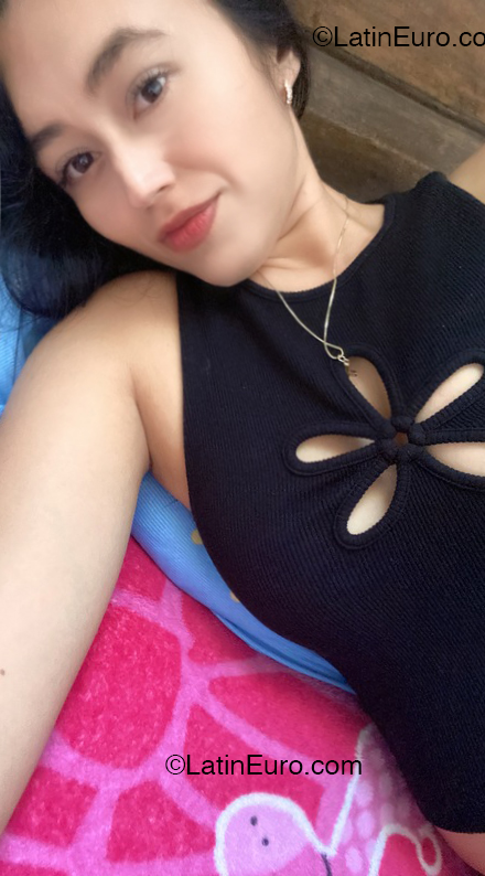 Date this pretty Colombia girl Elena from La Virginia CO33158