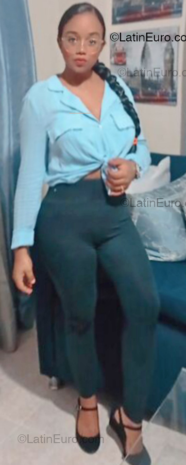 Date this lovely Dominican Republic girl Michelly from Santo Domingo DO53940