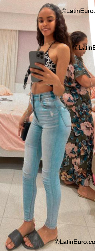 Date this funny Dominican Republic girl Bella from Santo Domingo DO53955
