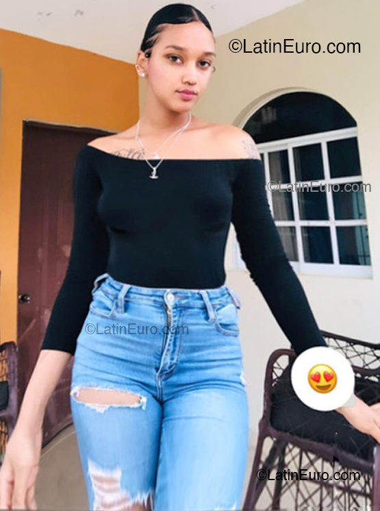Date this foxy Dominican Republic girl Dary from Santo Domingo DO54010