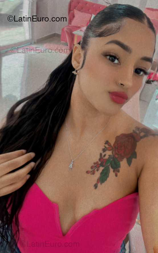 Date this nice looking Dominican Republic girl Heidy from Santo Domingo DO54032