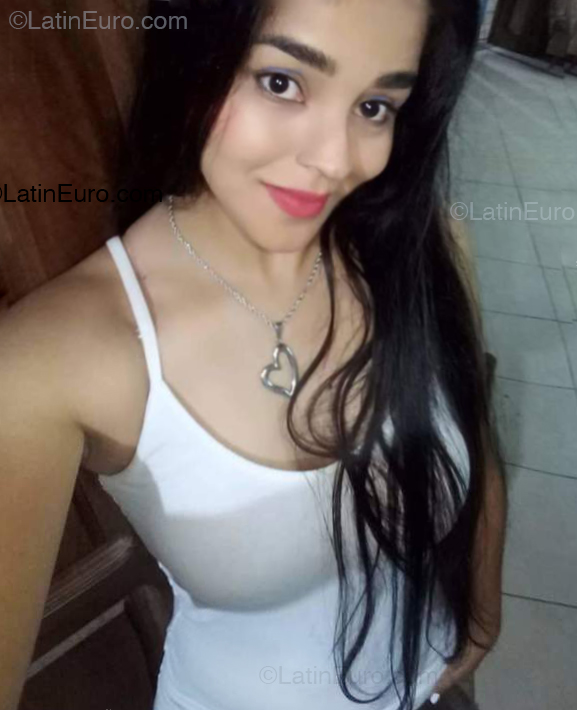 Date this passionate Argentina girl Amanda from Loreto AR985