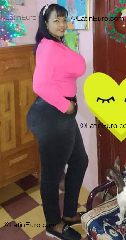 Date this happy Colombia girl Yura from Bogota CO33615