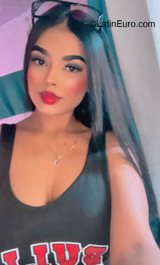 Date this beautiful Colombia girl Valeria from Medellin CO33238