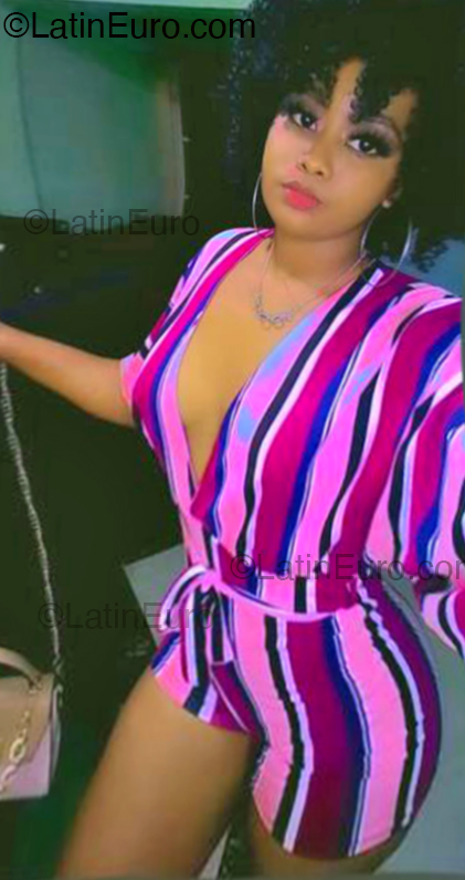 Date this pretty Dominican Republic girl Yenni from Santo Domingo DO54403