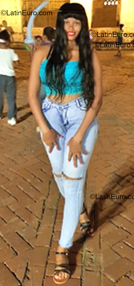 Date this hard body Dominican Republic girl Amaya from Santo Domingo DO54450